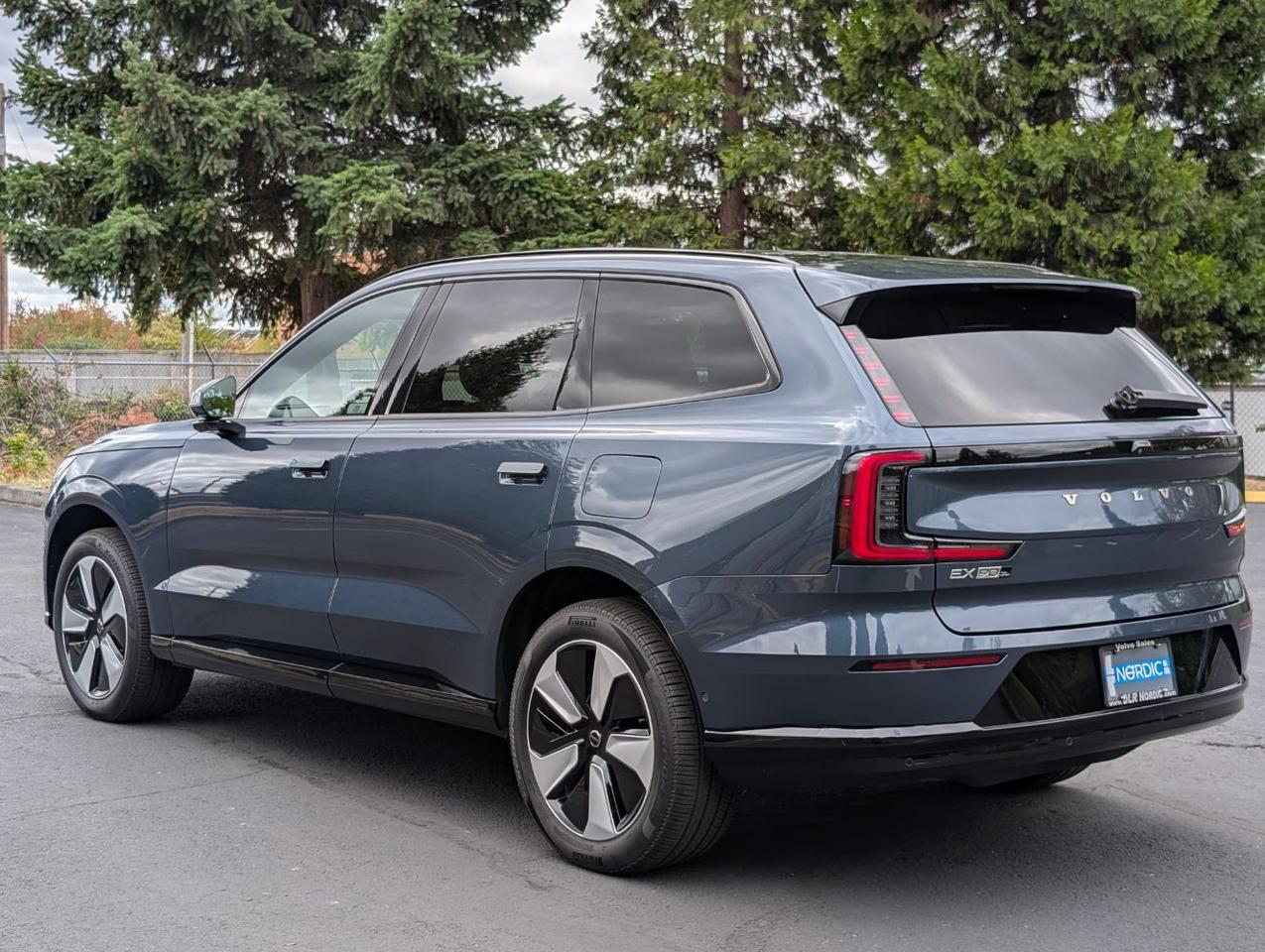 2025 Volvo EX90 Twin Motor PLUS | 402hp, 308mi EV, Bose Audio, 6-Pass, Pilot Assist, Head Up Display & Tow Hitch Portland OR