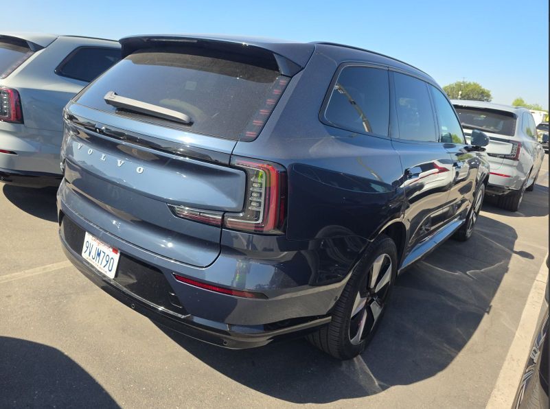2025 Volvo EX90 Twin Motor PLUS | 402hp, 310mi EV, Bose Audio * Portland OR