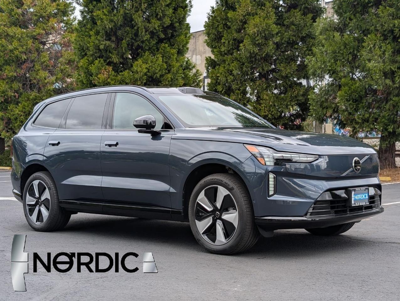 2025 Volvo EX90 Twin Motor PLUS | 402hp, 310mi EV, Bose Audio, 6-Pass, Pilot Assist, Head Up Display & Tow Hitch