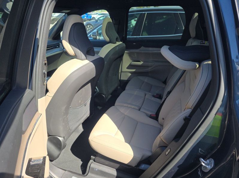 2025 Volvo EX90 Twin Motor PLUS | 402hp, 310mi EV, Bose Audio, 6-Pass, Pilot Assist, Head Up Display & Tow Hitch Portland OR