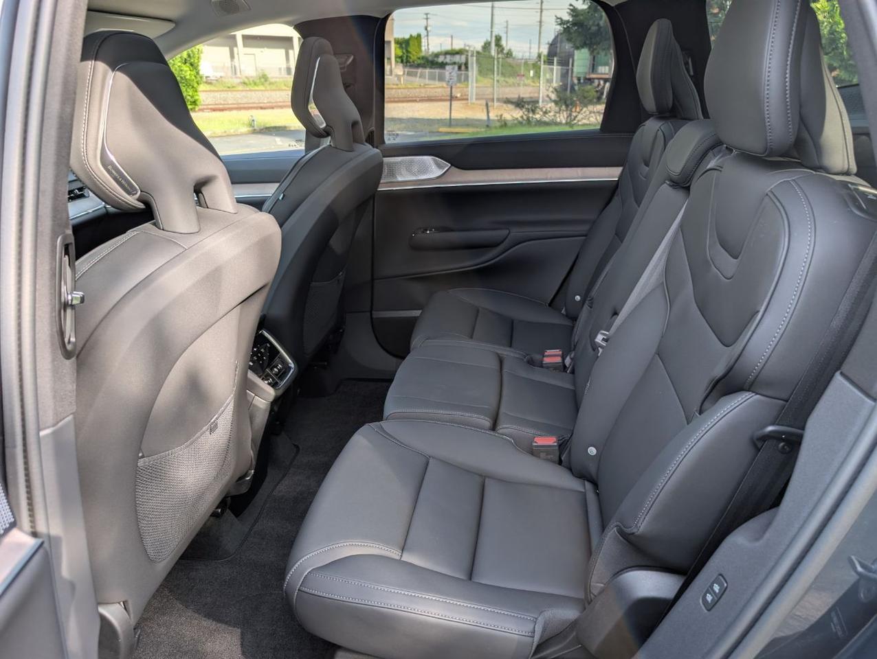 2025 Volvo EX90 Twin Motor Performance ULTRA | 510hp, 296mi EV Range, Bowers & Wilkins, 4 Heated Seats & Wheel Portland OR