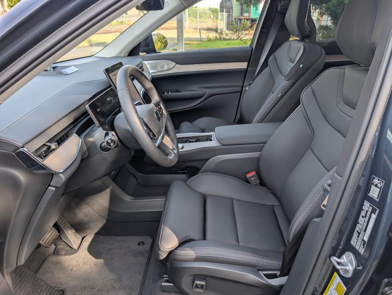 2025 Volvo EX90 Twin Motor Performance ULTRA | 510hp, 296mi EV Range, Bowers & Wilkins, 4 Heated Seats & Wheel Portland OR