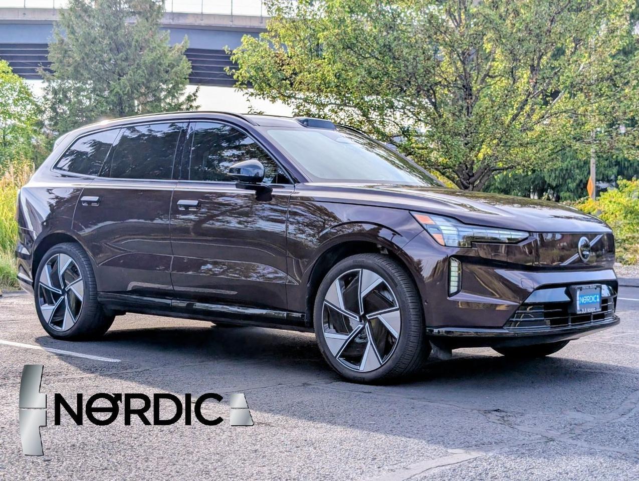 2025 Volvo EX90 Twin Motor Performance ULTRA | 510hp, 300mi EV, Bowers & Wilkins, 6-Pass Center Walk, 4 Heated Seats