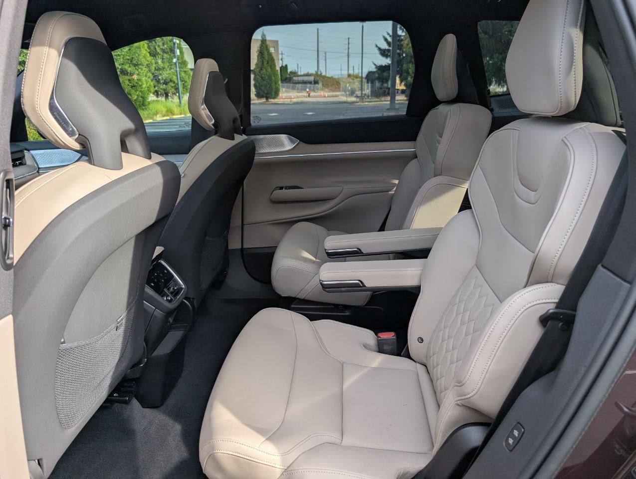 2025 Volvo EX90 Twin Motor Performance ULTRA | 510hp, 300mi EV, Bowers & Wilkins, 6-Pass Center Walk, 4 Heated Seats Portland OR