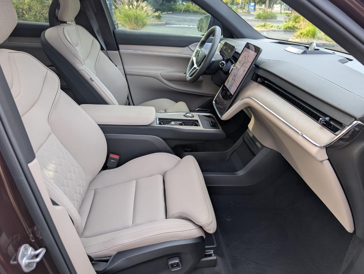 2025 Volvo EX90 Twin Motor Performance ULTRA | 510hp, 300mi EV, Bowers & Wilkins, 6-Pass Center Walk, 4 Heated Seats Portland OR