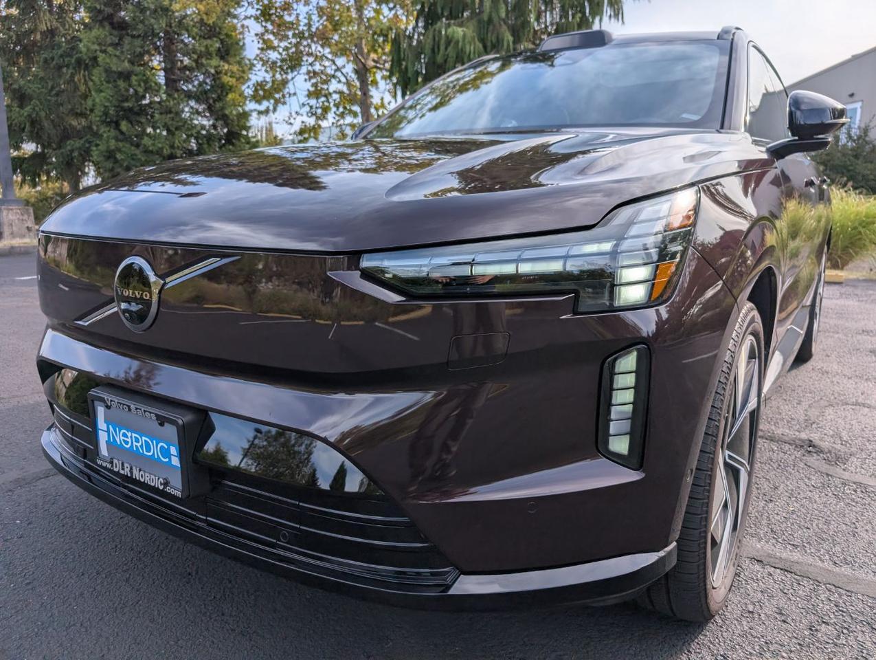 2025 Volvo EX90 Twin Motor Performance ULTRA | 510hp, 300mi EV, Bowers & Wilkins, 6-Pass Center Walk, 4 Heated Seats Portland OR