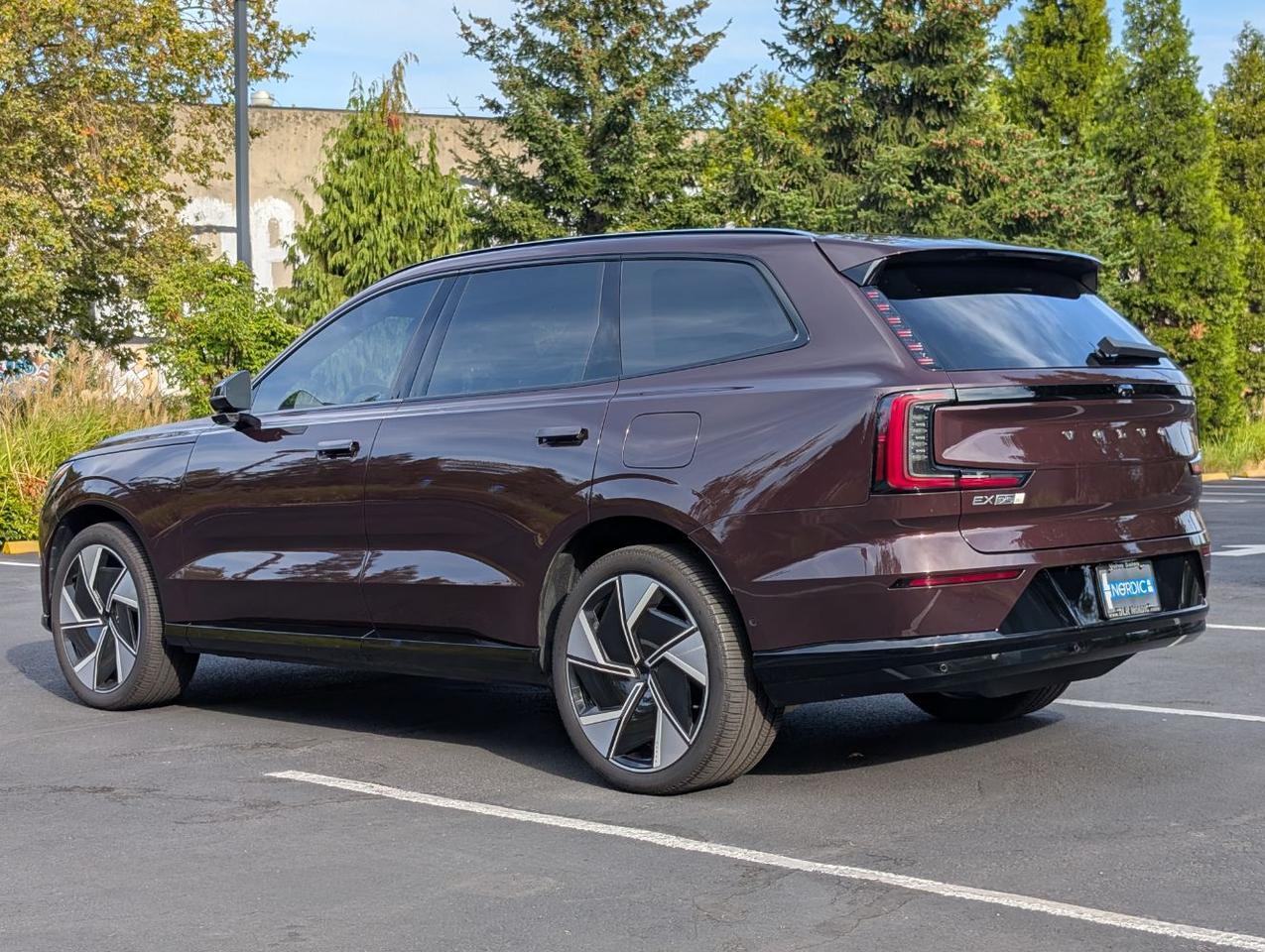 2025 Volvo EX90 Twin Motor Performance ULTRA | 510hp, 300mi EV, Bowers & Wilkins, 6-Pass Center Walk, 4 Heated Seats Portland OR