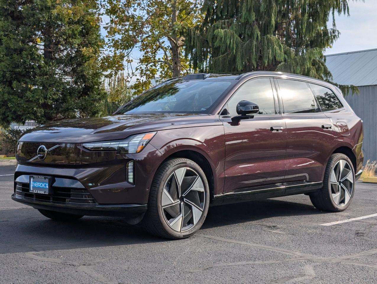 2025 Volvo EX90 Twin Motor Performance ULTRA | 510hp, 300mi EV, Bowers & Wilkins, 6-Pass Center Walk, 4 Heated Seats Portland OR