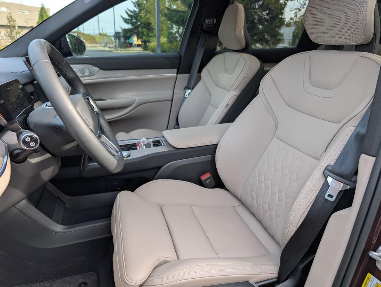 2025 Volvo EX90 Twin Motor Performance ULTRA | 510hp, 310mi EV, Bowers & Wilkins, 6-Pass Center Walk, 4 Heated Seats Portland OR