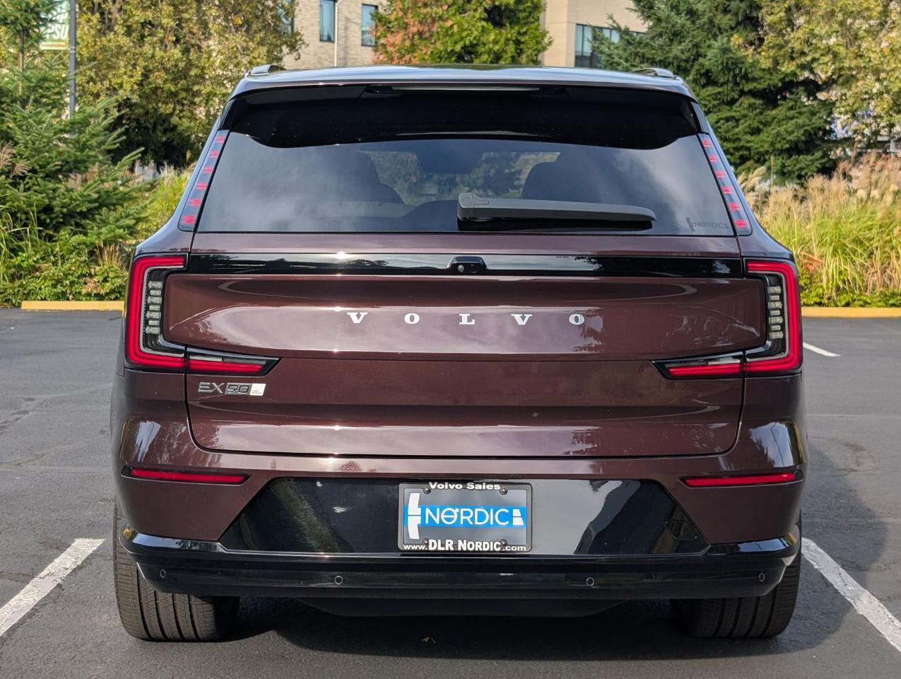 2025 Volvo EX90 Twin Motor Performance ULTRA | 510hp, 310mi EV, Bowers & Wilkins, 6-Pass Center Walk, 4 Heated Seats Portland OR