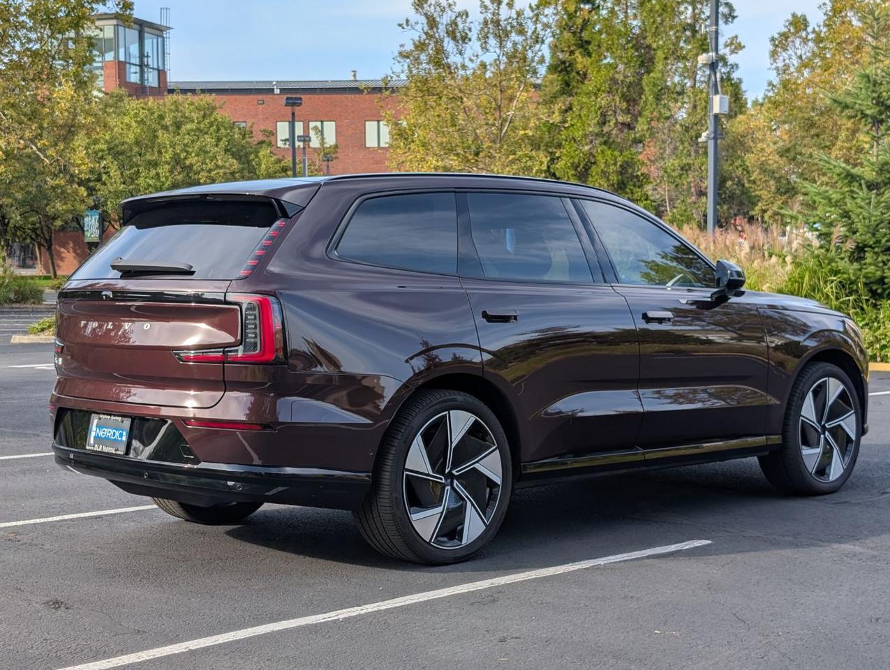 2025 Volvo EX90 Twin Motor Performance ULTRA | 510hp, 310mi EV, Bowers & Wilkins, 6-Pass Center Walk, 4 Heated Seats Portland OR