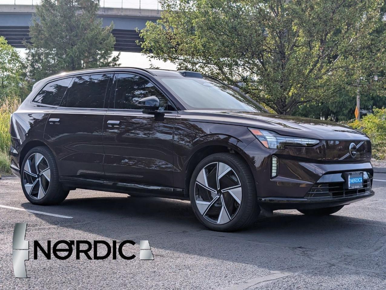 2025 Volvo EX90 Twin Motor Performance ULTRA | 510hp, 310mi EV, Bowers & Wilkins, 6-Pass Center Walk, 4 Heated Seats