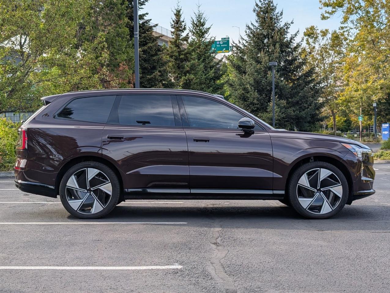 2025 Volvo EX90 Twin Motor Performance ULTRA | 510hp, 310mi EV, Bowers & Wilkins, 6-Pass Center Walk, 4 Heated Seats Portland OR
