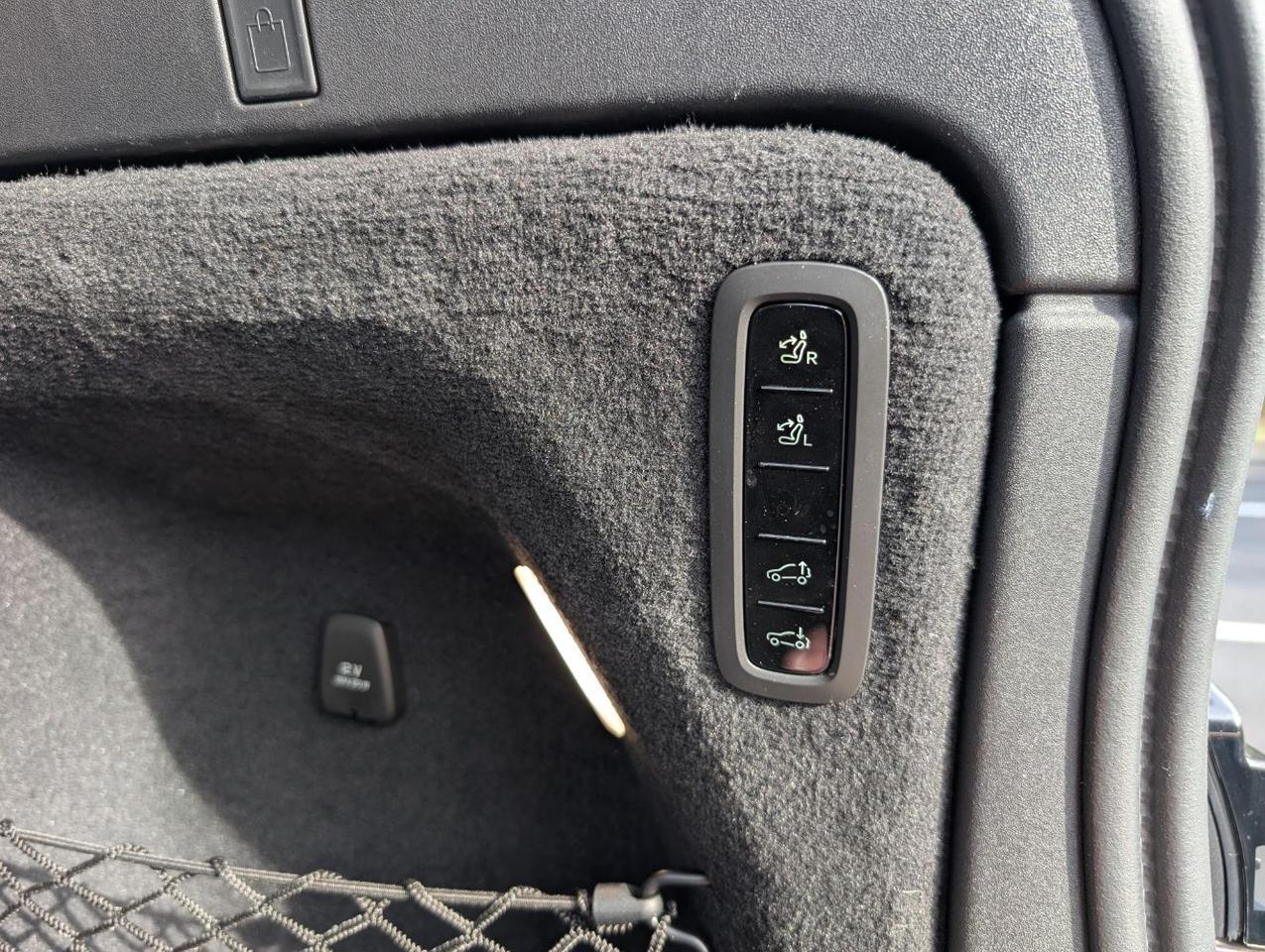 2025 Volvo EX90 Twin Motor Performance ULTRA | 510hp, 310mi EV, Bowers & Wilkins, 6-Pass Center Walk, 4 Heated Seats Portland OR