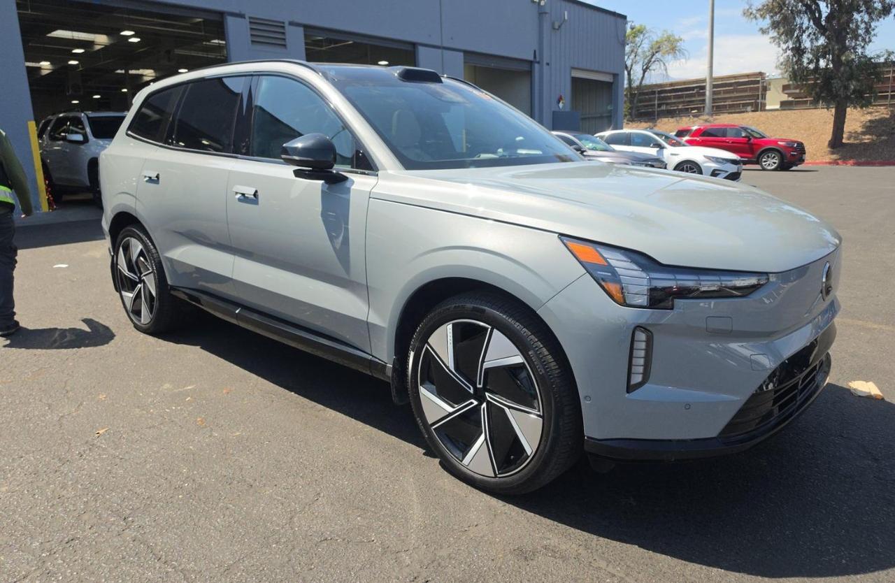 2025 Volvo EX90 Twin Motor Performance ULTRA | 510hp, Bowers &amp; Wilkins, 6-Pass * Portland OR