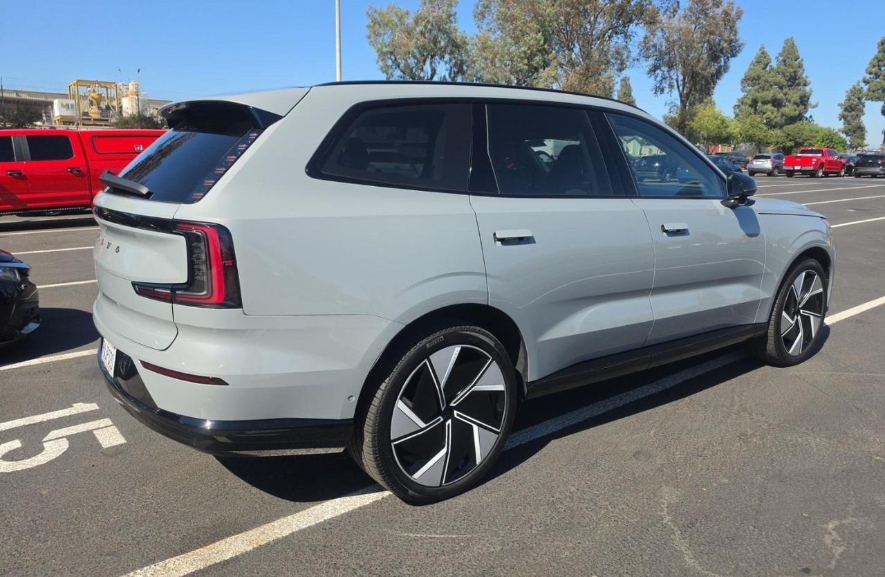 2025 Volvo EX90 Twin Motor Performance ULTRA | 510hp, Bowers & Wilkins w/Dolby Altmos, Ventilated Nordico & 22" Whls Portland OR