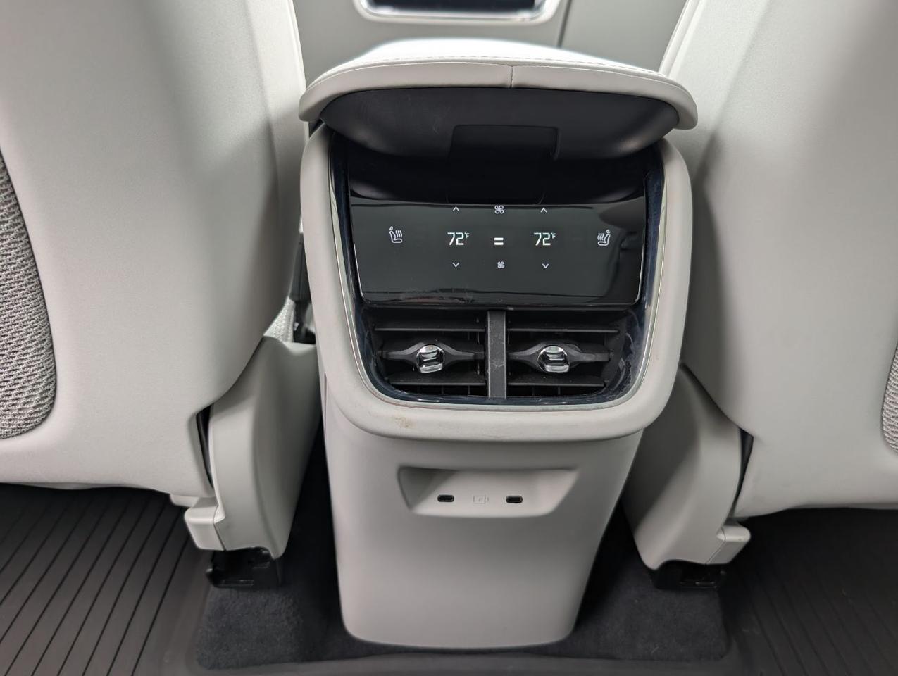 2025 Volvo EX90 Twin Motor Performance ULTRA | 510hp, Bowers & Wilkins w/Dolby Atmos, Ventilated Nordico & 22" Whls Portland OR