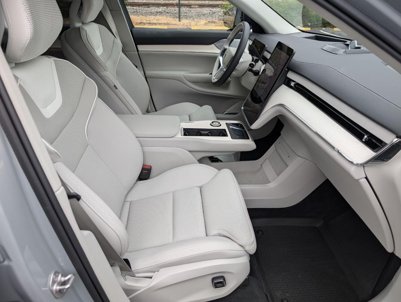 2025 Volvo EX90 Twin Motor Performance ULTRA | 510hp, Bowers & Wilkins w/Dolby Atmos, Ventilated Nordico & 22" Whls Portland OR