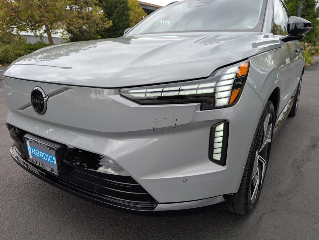 2025 Volvo EX90 Twin Motor Performance ULTRA | 510hp, Bowers & Wilkins w/Dolby Atmos, Ventilated Nordico & 22" Whls Portland OR