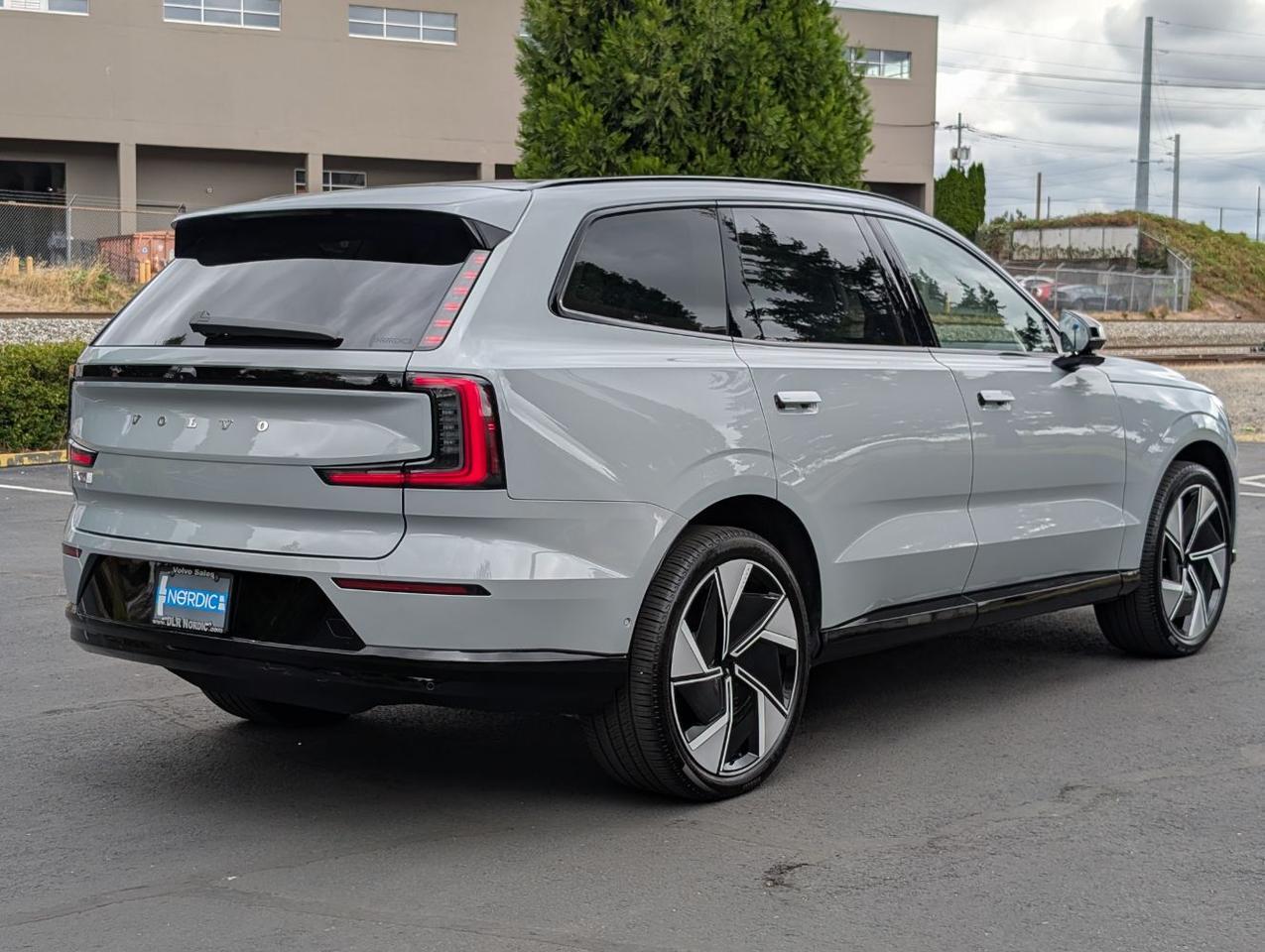 2025 Volvo EX90 Twin Motor Performance ULTRA | 510hp, Bowers & Wilkins w/Dolby Atmos, Ventilated Nordico & 22" Whls Portland OR