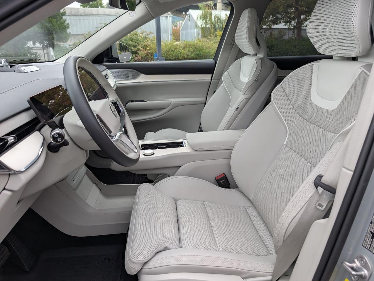2025 Volvo EX90 Twin Motor Performance ULTRA | 510hp, Bowers & Wilkins w/Dolby Atmos, Ventilated Nordico & 22" Whls Portland OR