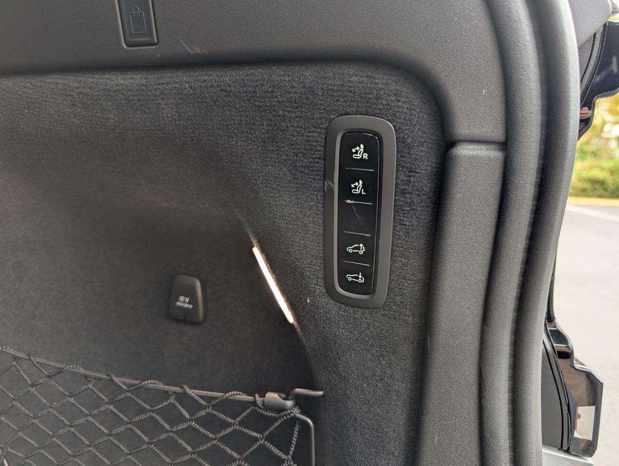 2025 Volvo EX90 Twin Motor Performance ULTRA | 510hp, Bowers & Wilkins w/Dolby Atmos, Ventilated Nordico & 22" Whls Portland OR