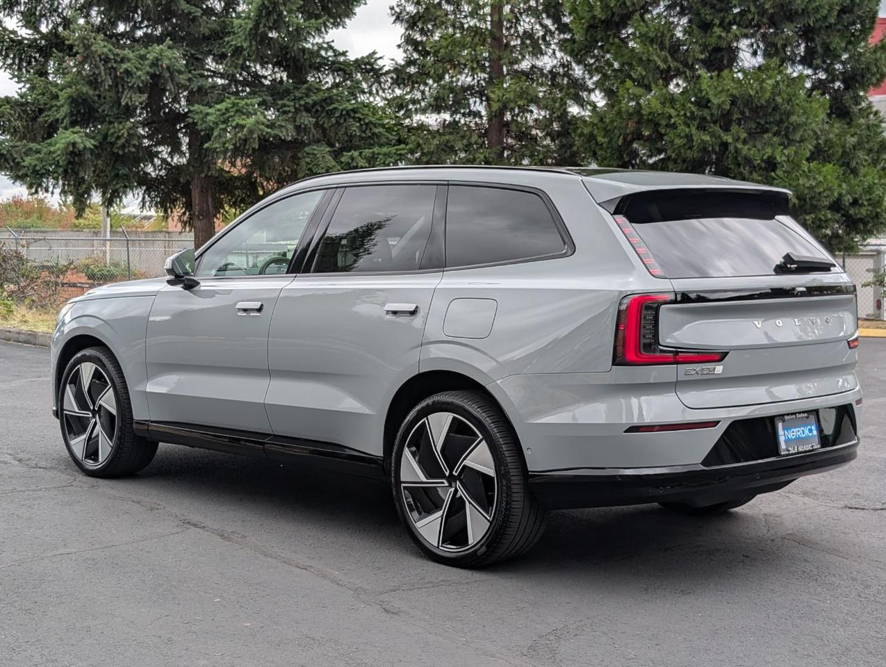 2025 Volvo EX90 Twin Motor Performance ULTRA | 510hp, Bowers & Wilkins w/Dolby Atmos, Ventilated Nordico & 22" Whls Portland OR