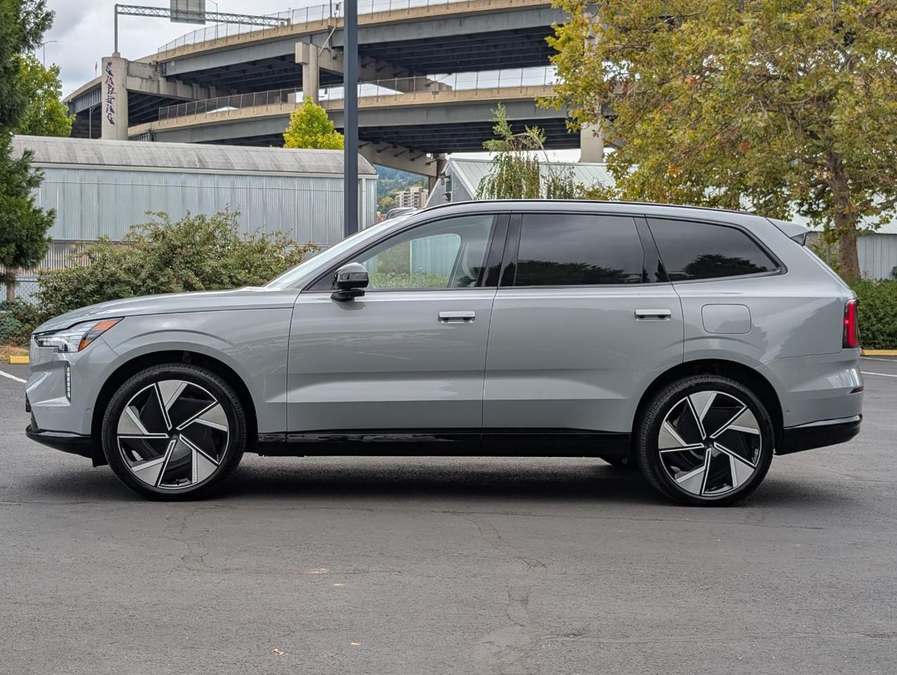 2025 Volvo EX90 Twin Motor Performance ULTRA | 510hp, Bowers & Wilkins w/Dolby Atmos, Ventilated Nordico & 22" Whls Portland OR
