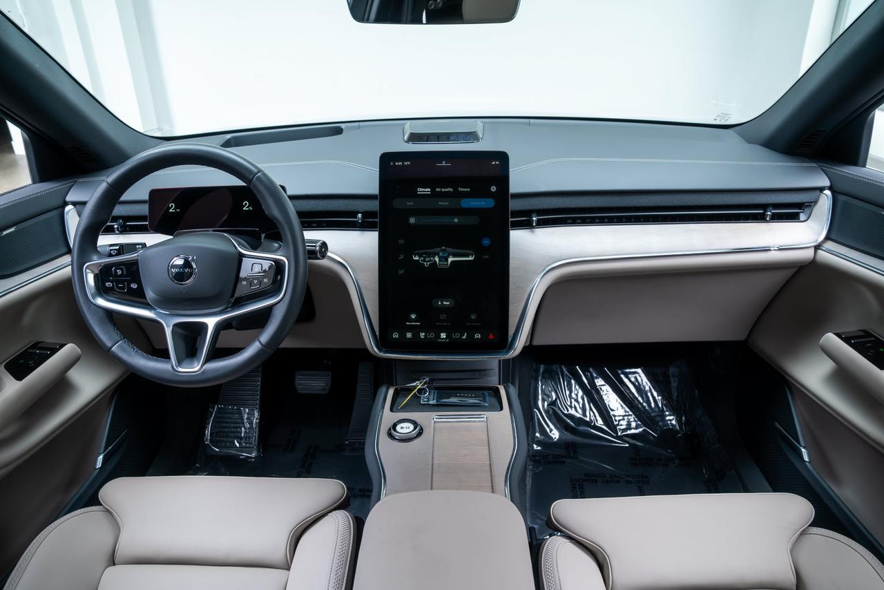 2025 Volvo EX90 Twin Motor Plus 6-Seater Pilot Assist Head Up Display Portland OR