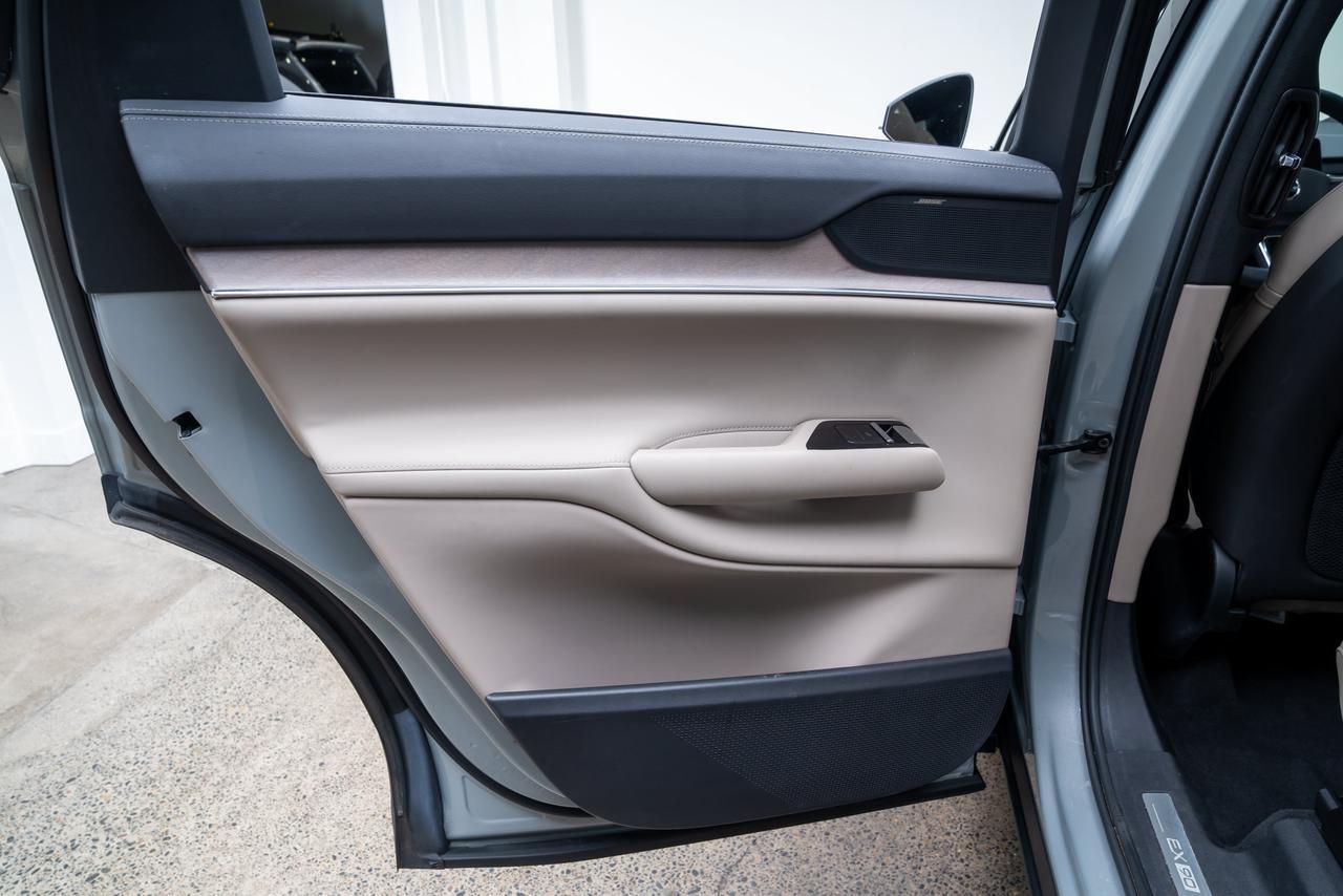 2025 Volvo EX90 Twin Motor Plus 6-Seater Pilot Assist Head Up Display Portland OR