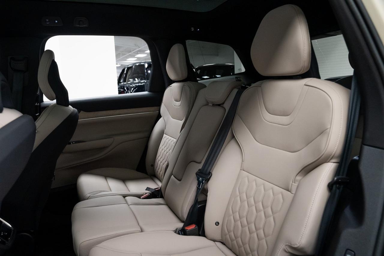 2025 Volvo EX90 Twin Motor Plus 7-Seater Head-Up Display Surround View Camera Portland OR