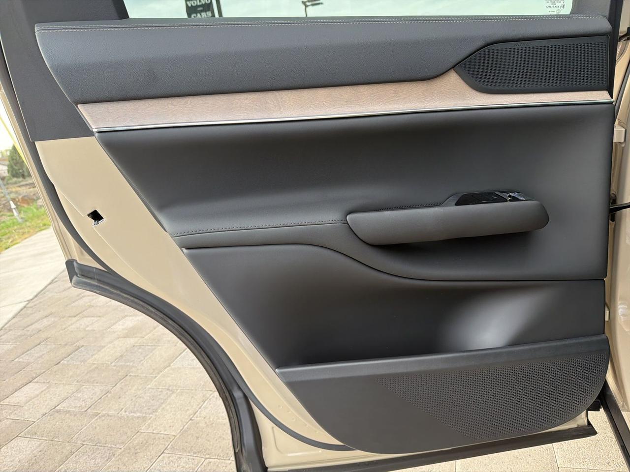 2025 Volvo EX90 Twin Motor Plus Bend OR