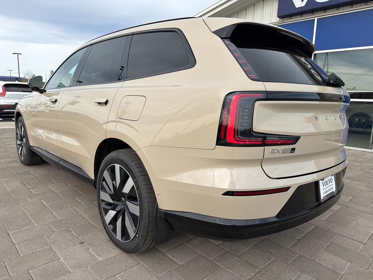 2025 Volvo EX90 Twin Motor Plus Bend OR