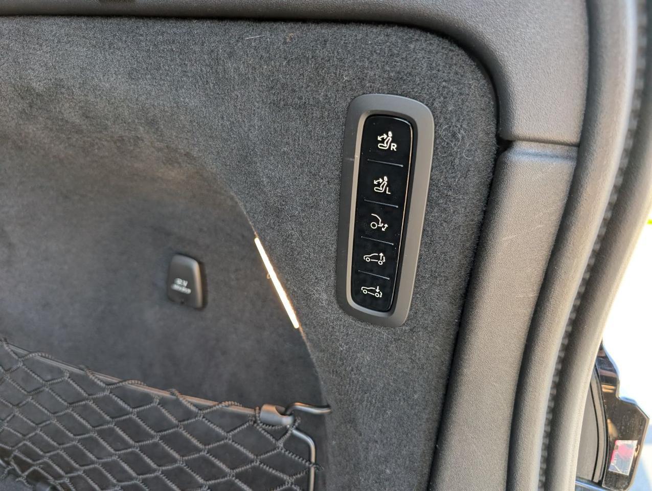 2025 Volvo EX90 Twin Motor ULTRA | 310mi EV, Bose Premium Audio, 7-Pass, Pilot Assist, Heated-Cooled & Massage Seats Portland OR
