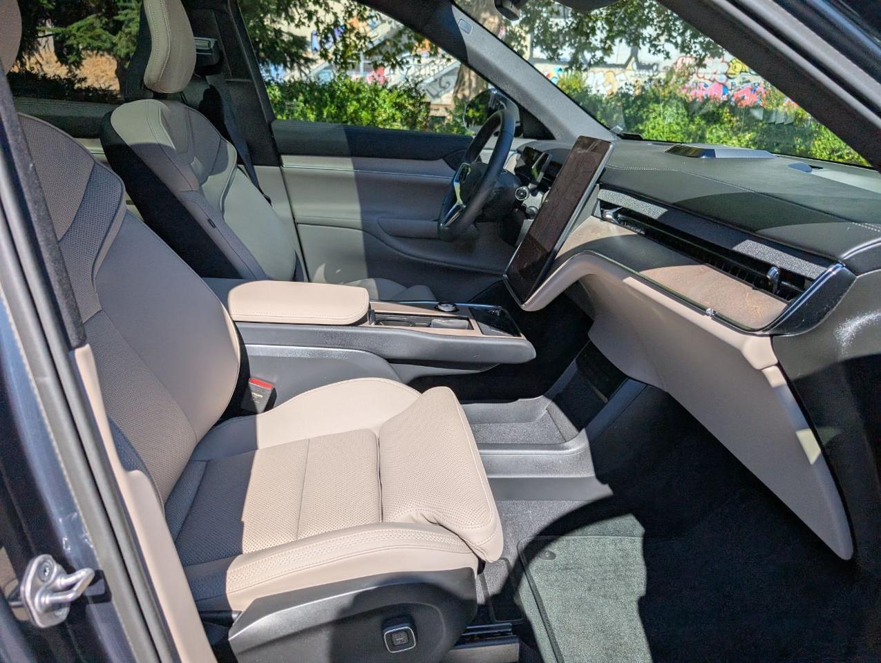2025 Volvo EX90 Twin Motor ULTRA | 310mi EV, Bose Premium Audio, 7-Pass, Pilot Assist, Heated-Cooled & Massage Seats Portland OR