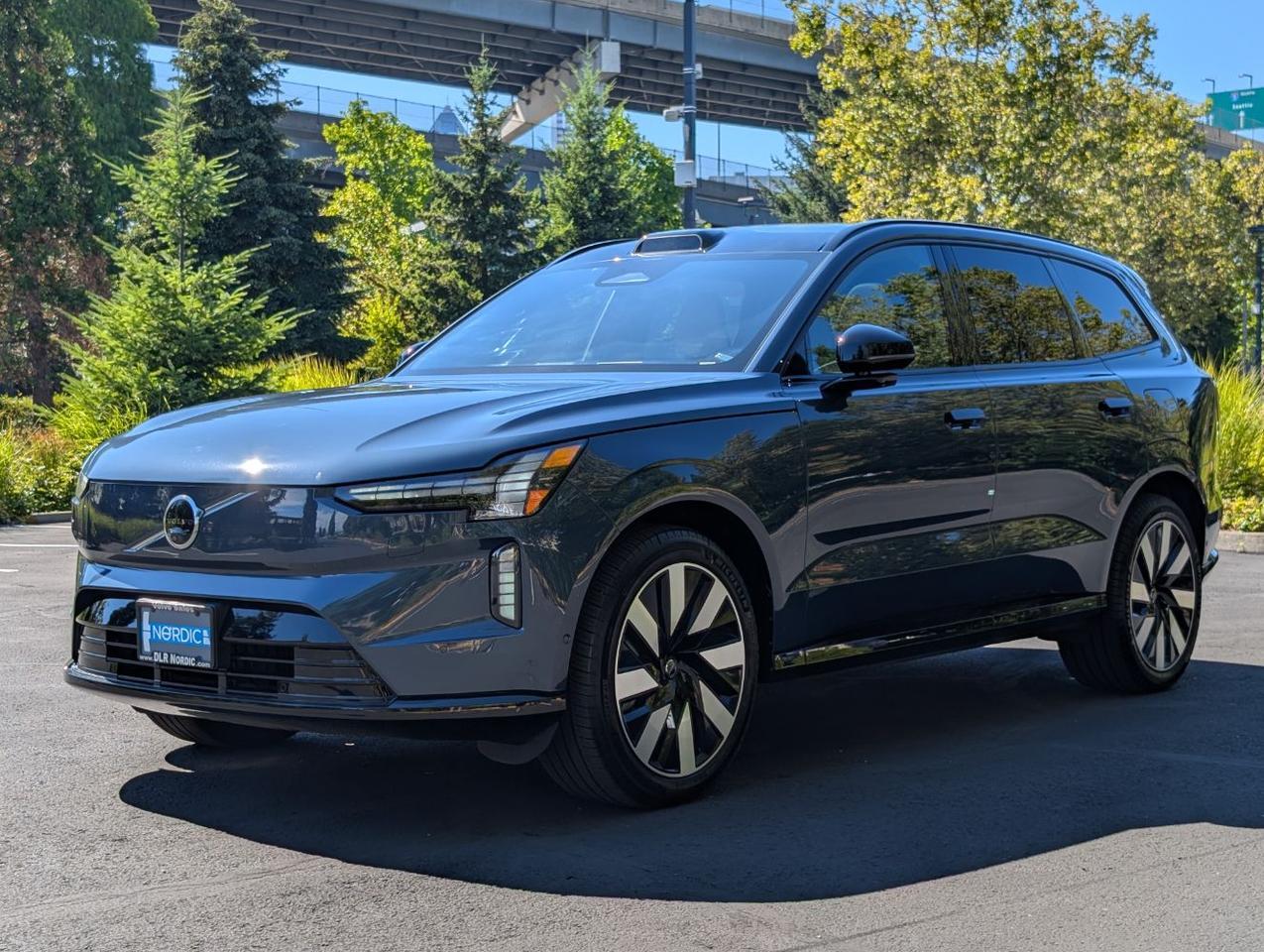 2025 Volvo EX90 Twin Motor ULTRA | 310mi EV, Bose Premium Audio, 7-Pass, Pilot Assist, Heated-Cooled & Massage Seats Portland OR