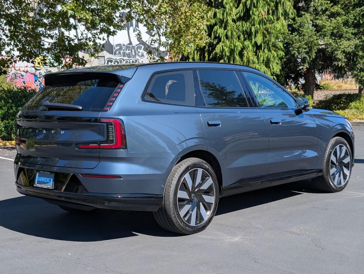 2025 Volvo EX90 Twin Motor ULTRA | 310mi EV, Bose Premium Audio, 7-Pass, Pilot Assist, Heated-Cooled & Massage Seats Portland OR