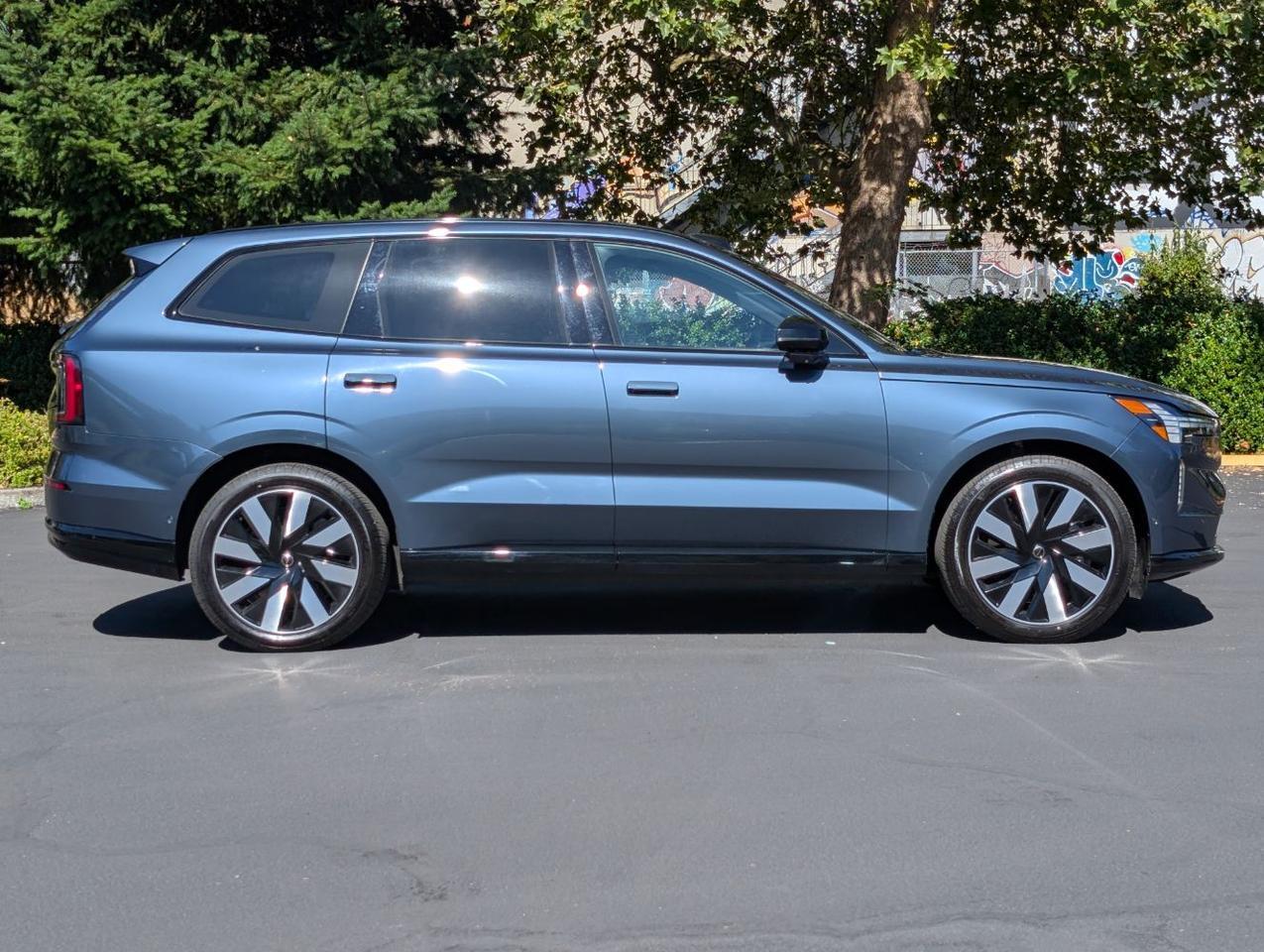 2025 Volvo EX90 Twin Motor ULTRA | 310mi EV, Bose Premium Audio, 7-Pass, Pilot Assist, Heated-Cooled & Massage Seats Portland OR