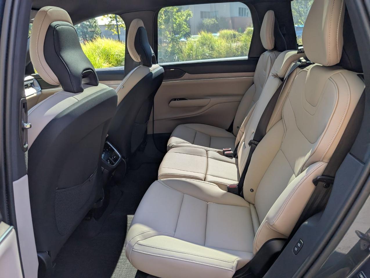 2025 Volvo EX90 Twin Motor ULTRA | 310mi EV, Bose Premium Audio, 7-Pass, Pilot Assist, Heated-Cooled & Massage Seats Portland OR