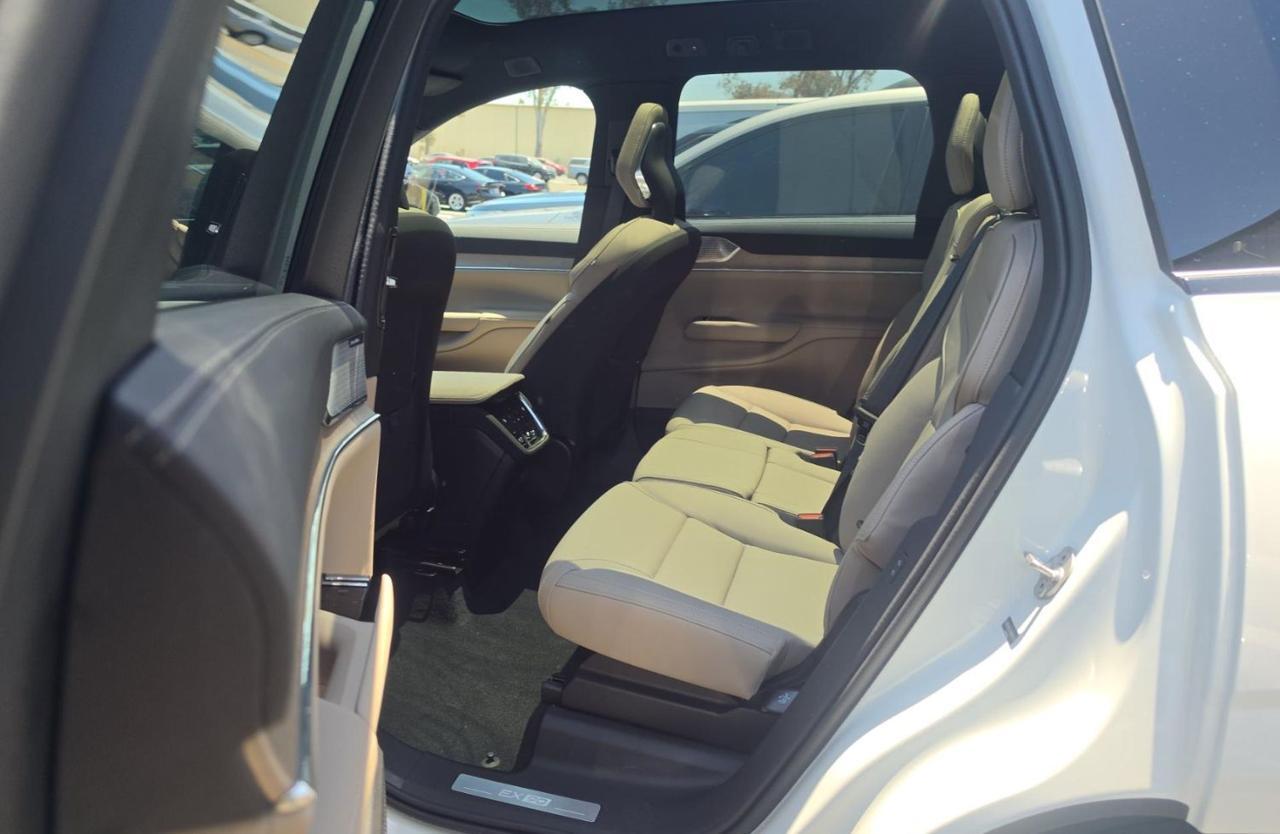 2025 Volvo EX90 Twin Motor ULTRA | 310mi EV, Bowers & Wilkins, 7-Pass, Pilot Assist, Heated-Cooled & Massage Seats Portland OR
