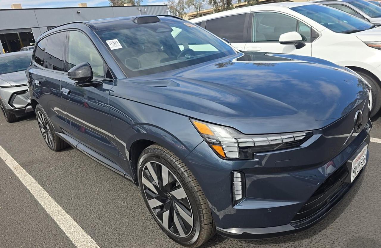 2025 Volvo EX90 Twin Motor ULTRA | 310mi Range, Bowers &amp; Wilkins, 6-Pass Center Walk * Portland OR