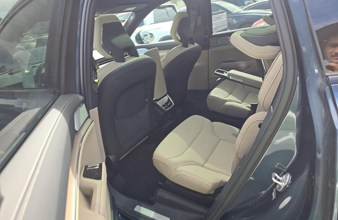 2025 Volvo EX90 Twin Motor ULTRA | 310mi Range, Bowers & Wilkins w/Dolby ATMOS, 6-Pass Center Walk, Heated & Massage Portland OR
