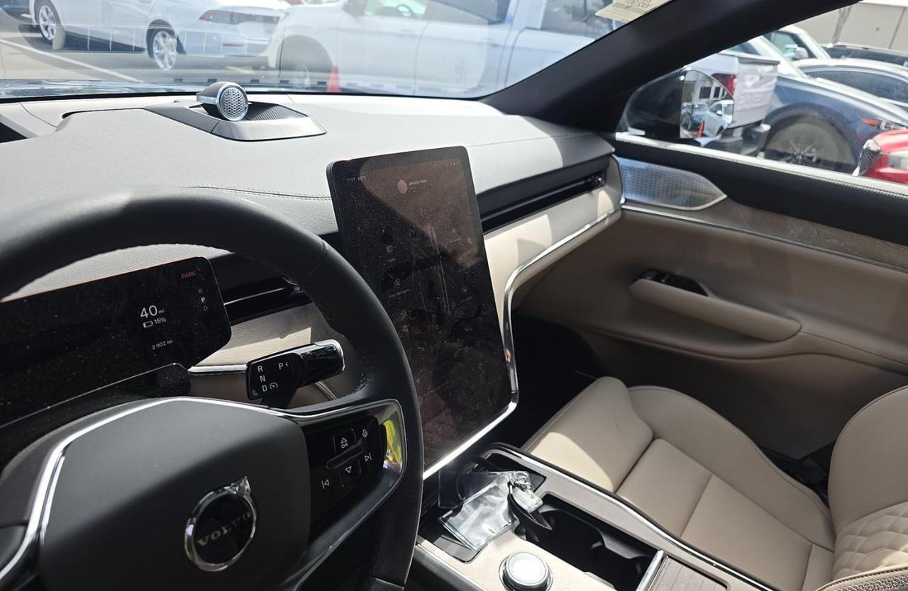 2025 Volvo EX90 Twin Motor ULTRA | 310mi Range, Bowers & Wilkins w/Dolby ATMOS, 6-Pass Center Walk, Heated & Massage Portland OR