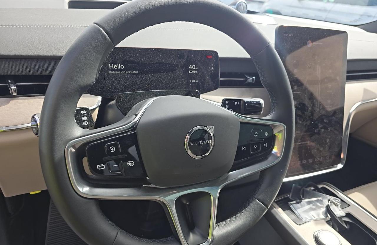 2025 Volvo EX90 Twin Motor ULTRA | 310mi Range, Bowers & Wilkins w/Dolby ATMOS, 6-Pass Center Walk, Heated & Massage Portland OR