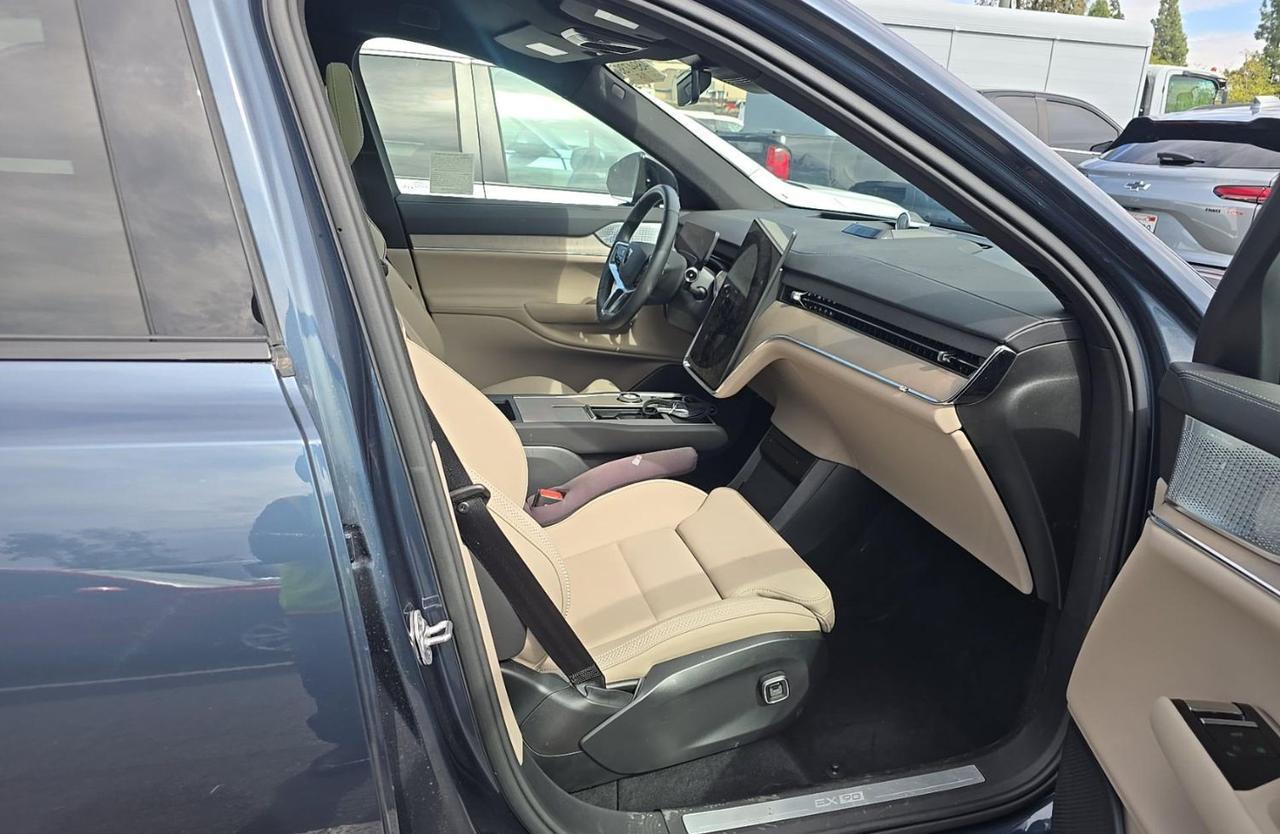 2025 Volvo EX90 Twin Motor ULTRA | 310mi Range, Bowers & Wilkins w/Dolby ATMOS, 6-Pass Center Walk, Heated & Massage Portland OR
