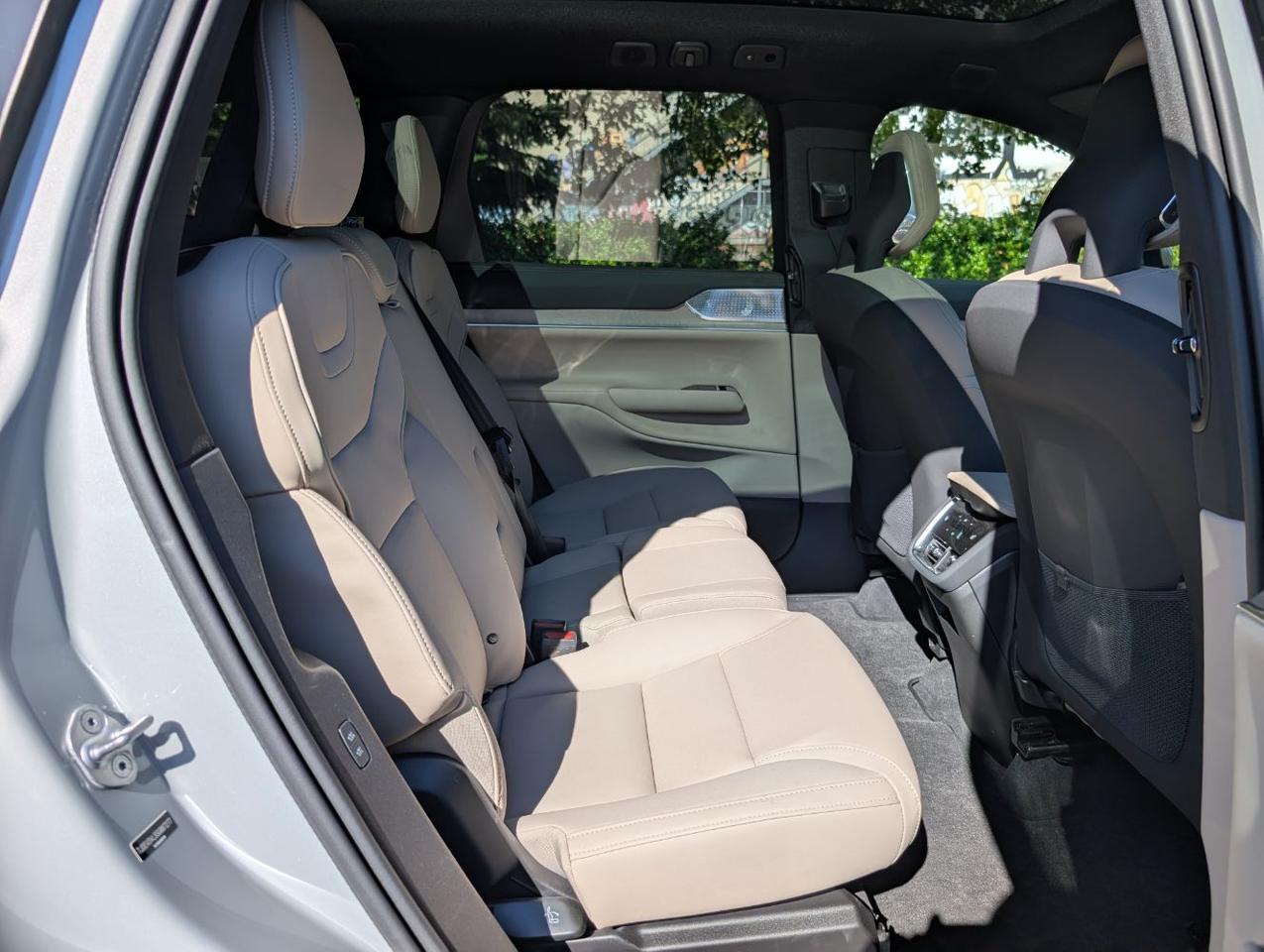 2025 Volvo EX90 Twin Motor ULTRA | 402hp, 310mi EV Range, Bowers & Wilkins Premium Audio & Climate Comfort Seats Portland OR