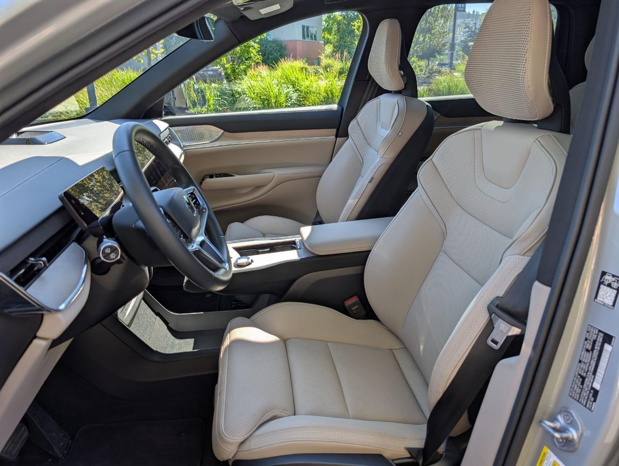 2025 Volvo EX90 Twin Motor ULTRA | 402hp, 310mi EV Range, Bowers & Wilkins Premium Audio & Climate Comfort Seats Portland OR