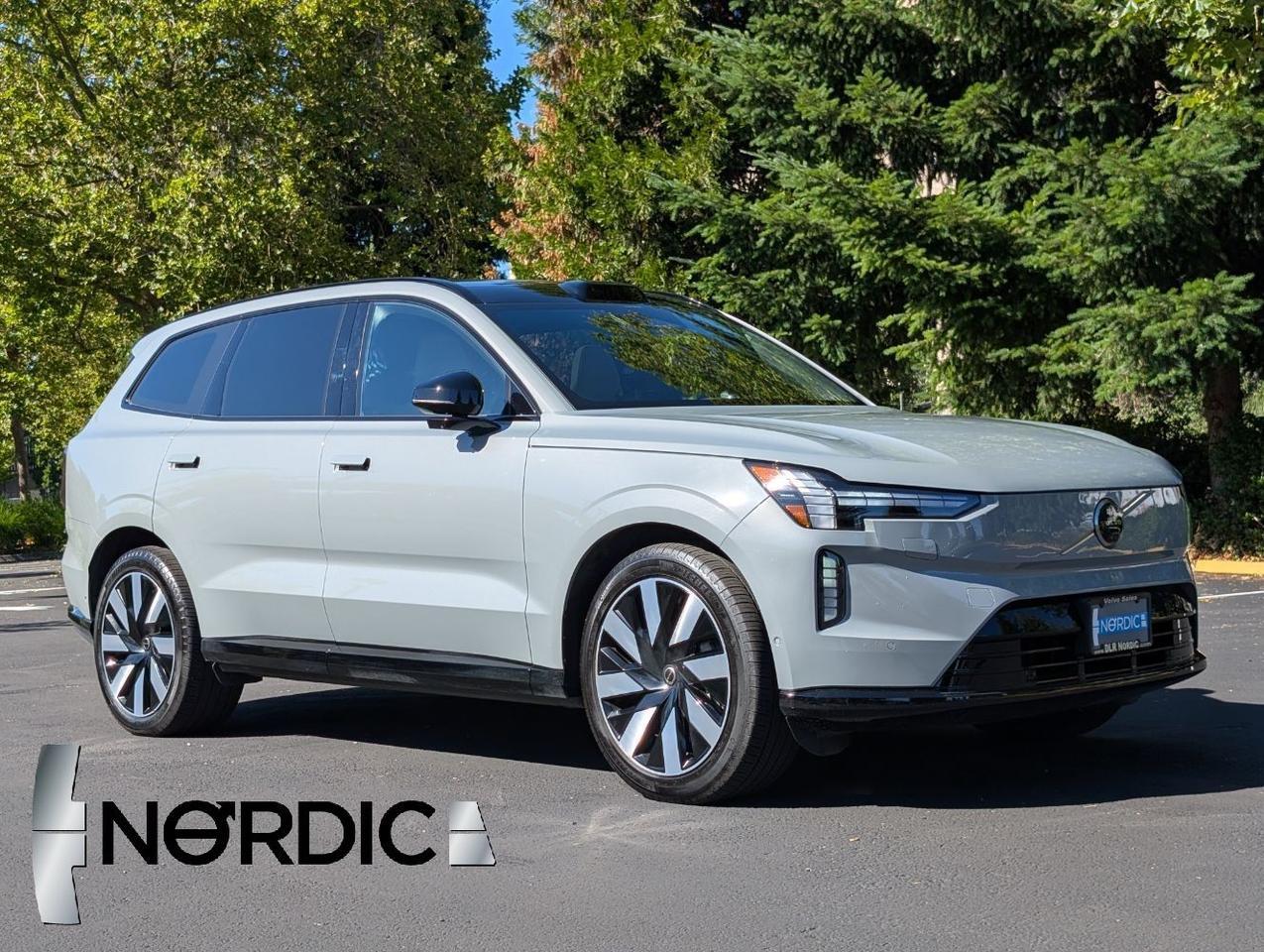 2025 Volvo EX90 Twin Motor ULTRA | 402hp, 310mi Range, Bowers & Wilkins Premium Audio & Climate Comfort Seats