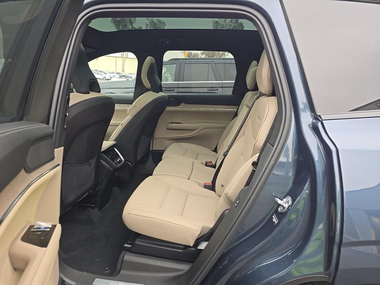 2025 Volvo EX90 Twin Motor ULTRA | 402hp, Bose Premium Audio, 7-Pass * Portland OR