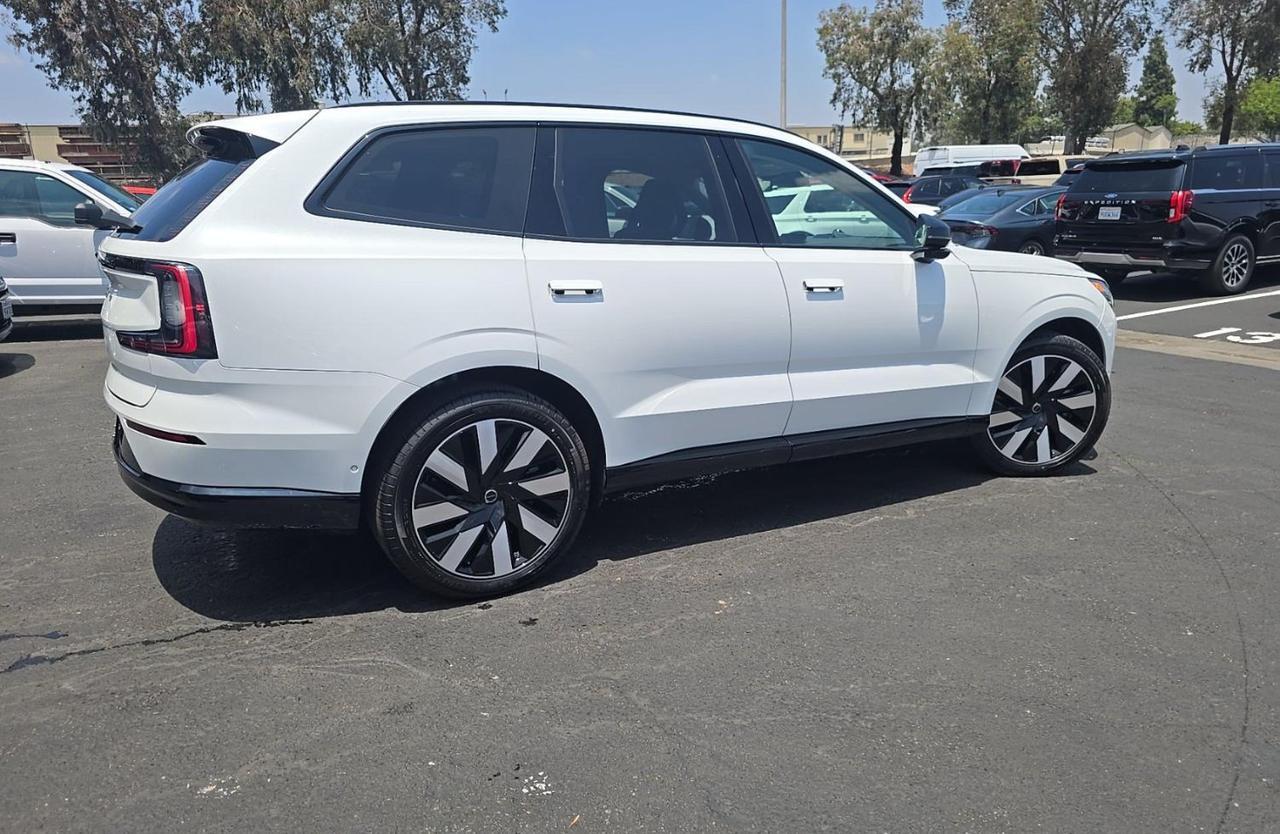 2025 Volvo EX90 Twin Motor ULTRA | 402hp, Bowers &amp; Wilkins, 6-Pass Center Walk * Portland OR